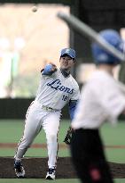 Lions' Matsuzaka resumes pitching